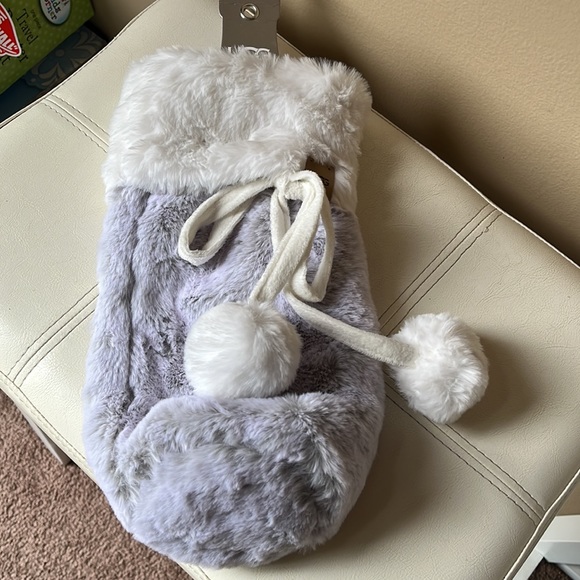 Ugg - Picture 3 of 7